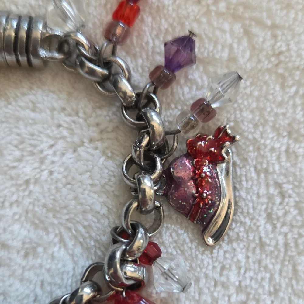 Red & Purple Beaded Charm Bracelet with Magnetic Clasp‎ & Hat Dangle Charms